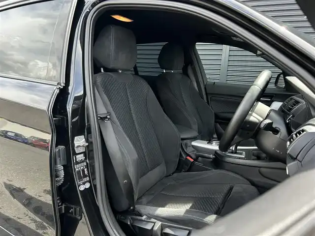 ＢＭＷ １１８ｄ Mスポーツ 茨城県 2016(平28)年 4万km 黒 後期型/インテリジェントセーフティ/レーンディパーチャーウォーニング/クルーズコントロール　/PDC /Bカメラ 　/純正ナビ /CD /DVD /BT /USB /ETC /LEDヘッドライト /ブラックグリル /Mスポーツブルーキャリパー /Mスポーツ18インチAW/禁煙車