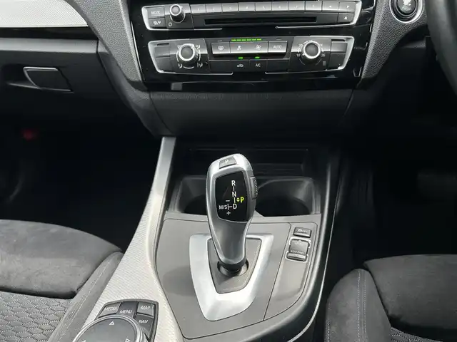 ＢＭＷ １１８ｄ Mスポーツ 茨城県 2016(平28)年 4万km 黒 後期型/インテリジェントセーフティ/レーンディパーチャーウォーニング/クルーズコントロール　/PDC /Bカメラ 　/純正ナビ /CD /DVD /BT /USB /ETC /LEDヘッドライト /ブラックグリル /Mスポーツブルーキャリパー /Mスポーツ18インチAW/禁煙車