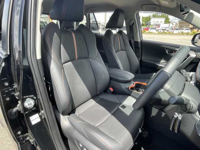 トヨタ ＲＡＶ４ ハイブリッド アドベンチャー 青森県 2024(令6)年 0.7万km アティチュードブラックマイカ 純正ディスプレイオーディオ/TV/BT/前後ドライブレコーダー/ETC2.0/バックカメラ/パノラミックビューモニター/クルーズコントロール（追従有）/ハイビームアシスト/オートライト/パワーリヤゲート/ステアリングヒーター/前席エアシート/レザーシート/トヨタセーフティセンス/D席シートメモリ/純正フロアマット