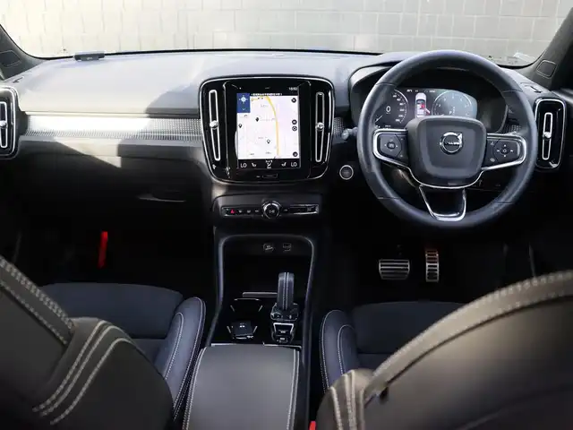 ボルボ ボルボ ＸＣ４０ B4 AWD Rデザイン 宮城県 2021(令3)年 2.8万km グレーⅡ ワンオーナー/純正ナビＴＶ/・フルセグ・ＵＳＢ・ＢＴ/３６０℃カメラ/パーキングアシスト/ハーマンカードンプレミアムサウンド/ハーフレザーシート/・左右パワーシート・Ｄ席メモリー機能付き/シートヒーター/ステアリングヒーター/パワーバックドア/アダプティブクルーズコントロール/インテリセーフ/・シティセーフティ/・レーンキーピングエイド/・ブラインドスポットアシスト/・クロストラフィックアラート/ドライブモードセレクト/社外ドライブレコーダー前後/ダイレクトルーフレール/オートハイビーム/オートブレーキホールド/カラーコード　７２８　サンダーグレーＭ