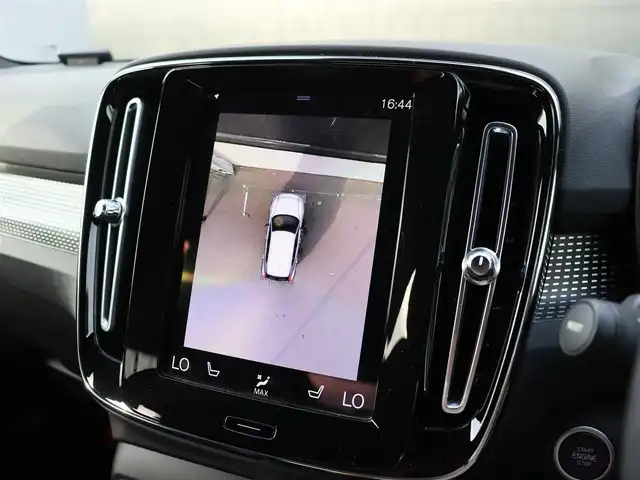 ボルボ ボルボ ＸＣ４０ B4 AWD Rデザイン 宮城県 2021(令3)年 2.8万km グレーⅡ ワンオーナー/純正ナビＴＶ/・フルセグ・ＵＳＢ・ＢＴ/３６０℃カメラ/パーキングアシスト/ハーマンカードンプレミアムサウンド/ハーフレザーシート/・左右パワーシート・Ｄ席メモリー機能付き/シートヒーター/ステアリングヒーター/パワーバックドア/アダプティブクルーズコントロール/インテリセーフ/・シティセーフティ/・レーンキーピングエイド/・ブラインドスポットアシスト/・クロストラフィックアラート/ドライブモードセレクト/社外ドライブレコーダー前後/ダイレクトルーフレール/オートハイビーム/オートブレーキホールド/カラーコード　７２８　サンダーグレーＭ