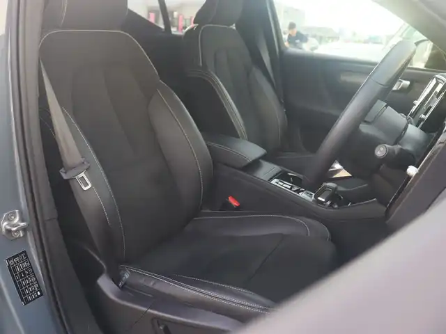 ボルボ ボルボ ＸＣ４０ B4 AWD Rデザイン 宮城県 2021(令3)年 2.8万km グレーⅡ ワンオーナー/純正ナビＴＶ/・フルセグ・ＵＳＢ・ＢＴ/３６０℃カメラ/パーキングアシスト/ハーマンカードンプレミアムサウンド/ハーフレザーシート/・左右パワーシート・Ｄ席メモリー機能付き/シートヒーター/ステアリングヒーター/パワーバックドア/アダプティブクルーズコントロール/インテリセーフ/・シティセーフティ/・レーンキーピングエイド/・ブラインドスポットアシスト/・クロストラフィックアラート/ドライブモードセレクト/社外ドライブレコーダー前後/ダイレクトルーフレール/オートハイビーム/オートブレーキホールド/カラーコード　７２８　サンダーグレーＭ