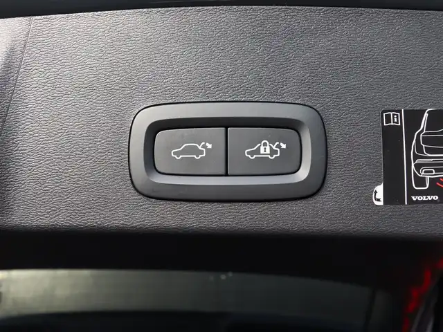 ボルボ ボルボ ＸＣ４０ B4 AWD Rデザイン 宮城県 2021(令3)年 2.8万km グレーⅡ ワンオーナー/純正ナビＴＶ/・フルセグ・ＵＳＢ・ＢＴ/３６０℃カメラ/パーキングアシスト/ハーマンカードンプレミアムサウンド/ハーフレザーシート/・左右パワーシート・Ｄ席メモリー機能付き/シートヒーター/ステアリングヒーター/パワーバックドア/アダプティブクルーズコントロール/インテリセーフ/・シティセーフティ/・レーンキーピングエイド/・ブラインドスポットアシスト/・クロストラフィックアラート/ドライブモードセレクト/社外ドライブレコーダー前後/ダイレクトルーフレール/オートハイビーム/オートブレーキホールド/カラーコード　７２８　サンダーグレーＭ