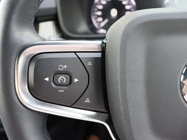 ボルボ ボルボ ＸＣ４０ B4 AWD Rデザイン 宮城県 2021(令3)年 2.8万km グレーⅡ ワンオーナー/純正ナビＴＶ/・フルセグ・ＵＳＢ・ＢＴ/３６０℃カメラ/パーキングアシスト/ハーマンカードンプレミアムサウンド/ハーフレザーシート/・左右パワーシート・Ｄ席メモリー機能付き/シートヒーター/ステアリングヒーター/パワーバックドア/アダプティブクルーズコントロール/インテリセーフ/・シティセーフティ/・レーンキーピングエイド/・ブラインドスポットアシスト/・クロストラフィックアラート/ドライブモードセレクト/社外ドライブレコーダー前後/ダイレクトルーフレール/オートハイビーム/オートブレーキホールド/カラーコード　７２８　サンダーグレーＭ