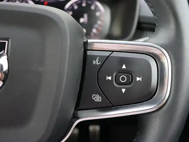 ボルボ ボルボ ＸＣ４０ B4 AWD Rデザイン 宮城県 2021(令3)年 2.8万km グレーⅡ ワンオーナー/純正ナビＴＶ/・フルセグ・ＵＳＢ・ＢＴ/３６０℃カメラ/パーキングアシスト/ハーマンカードンプレミアムサウンド/ハーフレザーシート/・左右パワーシート・Ｄ席メモリー機能付き/シートヒーター/ステアリングヒーター/パワーバックドア/アダプティブクルーズコントロール/インテリセーフ/・シティセーフティ/・レーンキーピングエイド/・ブラインドスポットアシスト/・クロストラフィックアラート/ドライブモードセレクト/社外ドライブレコーダー前後/ダイレクトルーフレール/オートハイビーム/オートブレーキホールド/カラーコード　７２８　サンダーグレーＭ
