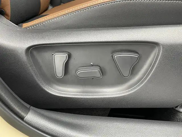トヨタ ヤリスクロス ハイブリッド Z アドベンチャー 愛知県 2025(令7)年 0.2万km ブラックマイカ/ベージュ 2トーン 純正８型ＤＡナビ　全方位カメラ　禁煙車　フルセグＴＶ　電動リヤゲート　ステアリングヒーター　セーフティセンス　衝突軽減　追従クルコン　オートハイビーム　ＬＥＤライト　ＥＴＣ　純正ドラレコ　シートヒータ/ワンオーナー/純正メーカーナビ（TV/BT/AM/FM)/レーダークルーズコントロール/コーナーセンサー/パワーバックドア/パノラミックビューモニター/バックカメラ/フロントカメラ/サイドカメラ/パワーシート/シートヒーター/ステアリングヒーター/ルーフレール/ビルトインETC/ブレーキホールド/ドライブモード（ECO・ノーマル・Power）/LEDヘッドライト/オートハイビーム/オートライト/ウインカーミラー/純正アルミホイール/オートエアコン/プッシュスタートボタン/ドアバイザー/スマートキー/横滑り防止装置/盗難防止装置/衝突被害軽減システム