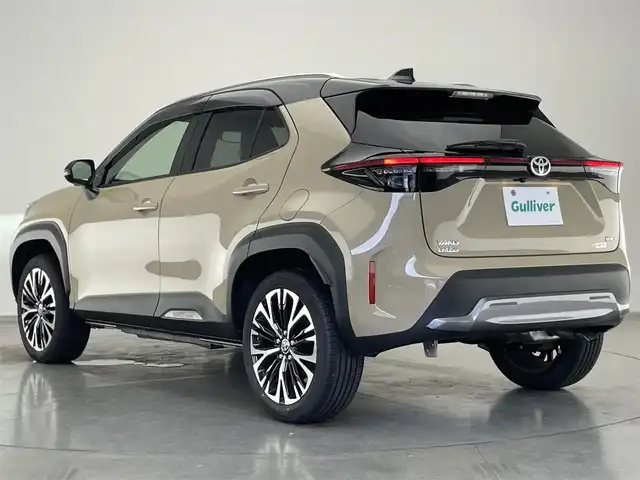 トヨタ ヤリスクロス ハイブリッド Z アドベンチャー 愛知県 2025(令7)年 0.2万km ブラックマイカ/ベージュ 2トーン 純正８型ＤＡナビ　全方位カメラ　禁煙車　フルセグＴＶ　電動リヤゲート　ステアリングヒーター　セーフティセンス　衝突軽減　追従クルコン　オートハイビーム　ＬＥＤライト　ＥＴＣ　純正ドラレコ　シートヒータ/ワンオーナー/純正メーカーナビ（TV/BT/AM/FM)/レーダークルーズコントロール/コーナーセンサー/パワーバックドア/パノラミックビューモニター/バックカメラ/フロントカメラ/サイドカメラ/パワーシート/シートヒーター/ステアリングヒーター/ルーフレール/ビルトインETC/ブレーキホールド/ドライブモード（ECO・ノーマル・Power）/LEDヘッドライト/オートハイビーム/オートライト/ウインカーミラー/純正アルミホイール/オートエアコン/プッシュスタートボタン/ドアバイザー/スマートキー/横滑り防止装置/盗難防止装置/衝突被害軽減システム