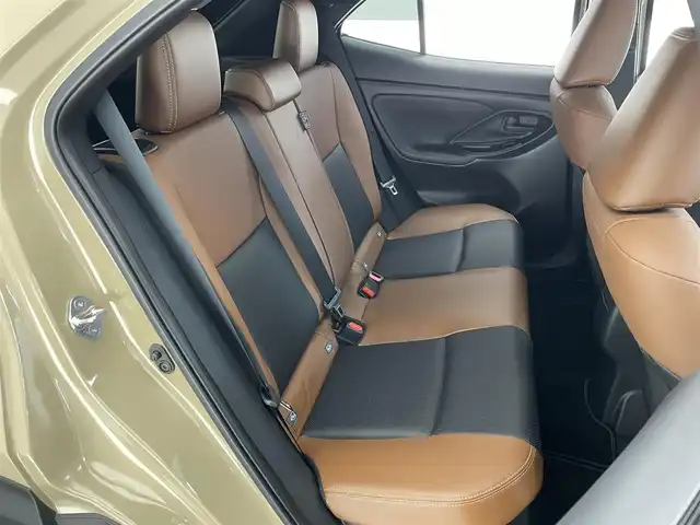 トヨタ ヤリスクロス ハイブリッド Z アドベンチャー 愛知県 2025(令7)年 0.2万km ブラックマイカ/ベージュ 2トーン 純正８型ＤＡナビ　全方位カメラ　禁煙車　フルセグＴＶ　電動リヤゲート　ステアリングヒーター　セーフティセンス　衝突軽減　追従クルコン　オートハイビーム　ＬＥＤライト　ＥＴＣ　純正ドラレコ　シートヒータ/ワンオーナー/純正メーカーナビ（TV/BT/AM/FM)/レーダークルーズコントロール/コーナーセンサー/パワーバックドア/パノラミックビューモニター/バックカメラ/フロントカメラ/サイドカメラ/パワーシート/シートヒーター/ステアリングヒーター/ルーフレール/ビルトインETC/ブレーキホールド/ドライブモード（ECO・ノーマル・Power）/LEDヘッドライト/オートハイビーム/オートライト/ウインカーミラー/純正アルミホイール/オートエアコン/プッシュスタートボタン/ドアバイザー/スマートキー/横滑り防止装置/盗難防止装置/衝突被害軽減システム