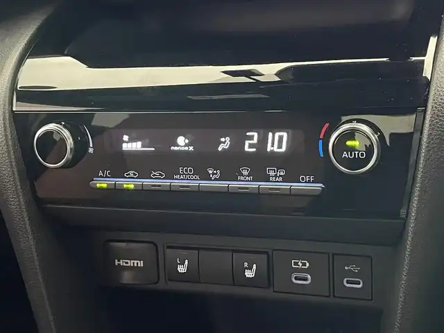 トヨタ ヤリスクロス ハイブリッド Z アドベンチャー 愛知県 2025(令7)年 0.2万km ブラックマイカ/ベージュ 2トーン 純正８型ＤＡナビ　全方位カメラ　禁煙車　フルセグＴＶ　電動リヤゲート　ステアリングヒーター　セーフティセンス　衝突軽減　追従クルコン　オートハイビーム　ＬＥＤライト　ＥＴＣ　純正ドラレコ　シートヒータ/ワンオーナー/純正メーカーナビ（TV/BT/AM/FM)/レーダークルーズコントロール/コーナーセンサー/パワーバックドア/パノラミックビューモニター/バックカメラ/フロントカメラ/サイドカメラ/パワーシート/シートヒーター/ステアリングヒーター/ルーフレール/ビルトインETC/ブレーキホールド/ドライブモード（ECO・ノーマル・Power）/LEDヘッドライト/オートハイビーム/オートライト/ウインカーミラー/純正アルミホイール/オートエアコン/プッシュスタートボタン/ドアバイザー/スマートキー/横滑り防止装置/盗難防止装置/衝突被害軽減システム