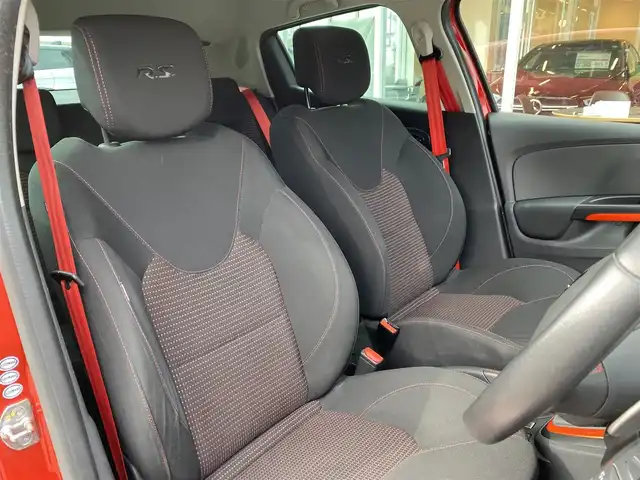 ルノー ルーテシア ルノー スポール シャシーカップ 福岡県 2014(平26)年 6.4万km 赤 社外ナビ/（BT/CD/DVD/フルセグ）/バックカメラ/ETC/パドルシフト/HIDヘッドライト/オートライト/プッシュスタート/スマートキー