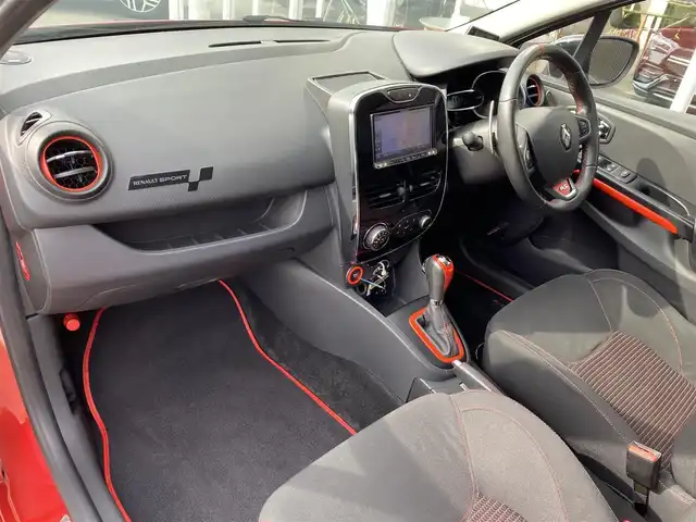 ルノー ルーテシア ルノー スポール シャシーカップ 福岡県 2014(平26)年 6.4万km 赤 社外ナビ/（BT/CD/DVD/フルセグ）/バックカメラ/ETC/パドルシフト/HIDヘッドライト/オートライト/プッシュスタート/スマートキー