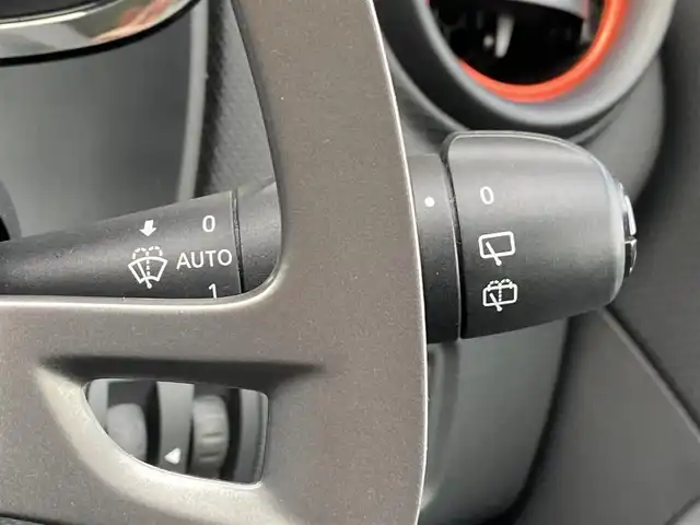 ルノー ルーテシア ルノー スポール シャシーカップ 福岡県 2014(平26)年 6.4万km 赤 社外ナビ/（BT/CD/DVD/フルセグ）/バックカメラ/ETC/パドルシフト/HIDヘッドライト/オートライト/プッシュスタート/スマートキー