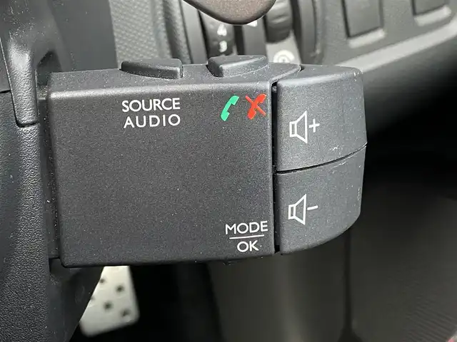 ルノー ルーテシア ルノー スポール シャシーカップ 福岡県 2014(平26)年 6.4万km 赤 社外ナビ/（BT/CD/DVD/フルセグ）/バックカメラ/ETC/パドルシフト/HIDヘッドライト/オートライト/プッシュスタート/スマートキー