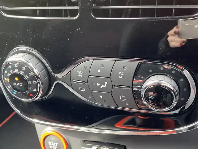 ルノー ルーテシア ルノー スポール シャシーカップ 福岡県 2014(平26)年 6.4万km 赤 社外ナビ/（BT/CD/DVD/フルセグ）/バックカメラ/ETC/パドルシフト/HIDヘッドライト/オートライト/プッシュスタート/スマートキー