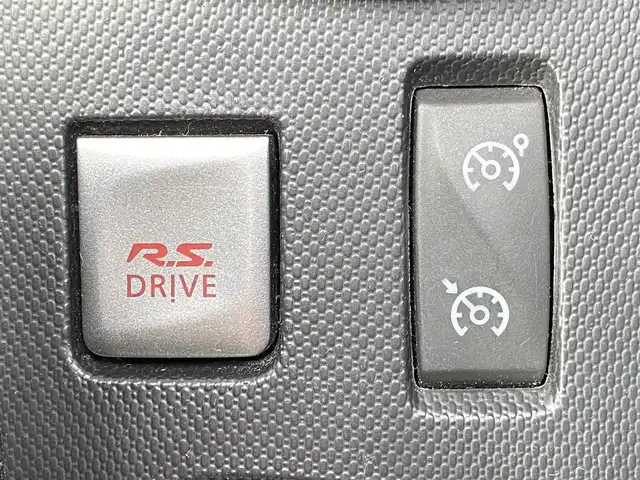 ルノー ルーテシア ルノー スポール シャシーカップ 福岡県 2014(平26)年 6.4万km 赤 社外ナビ/（BT/CD/DVD/フルセグ）/バックカメラ/ETC/パドルシフト/HIDヘッドライト/オートライト/プッシュスタート/スマートキー