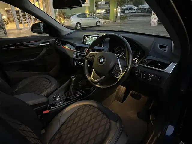 ＢＭＷ Ｘ１ 埼玉県 2016(平28)年 5万km 紺 インテリジェントセーフティ/ハーフレザーシート/純正ナビ/バックカメラ/パワーバックドア/LEDヘッドライト/純正18インチアルミ/PDC/ETC/プッシュスタート/スマートキー/保証書付整備手帳/取扱説明書