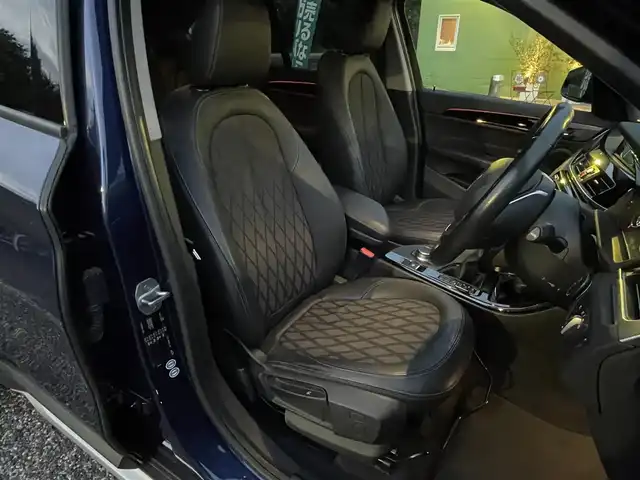 ＢＭＷ Ｘ１ 埼玉県 2016(平28)年 5万km 紺 インテリジェントセーフティ/ハーフレザーシート/純正ナビ/バックカメラ/パワーバックドア/LEDヘッドライト/純正18インチアルミ/PDC/ETC/プッシュスタート/スマートキー/保証書付整備手帳/取扱説明書