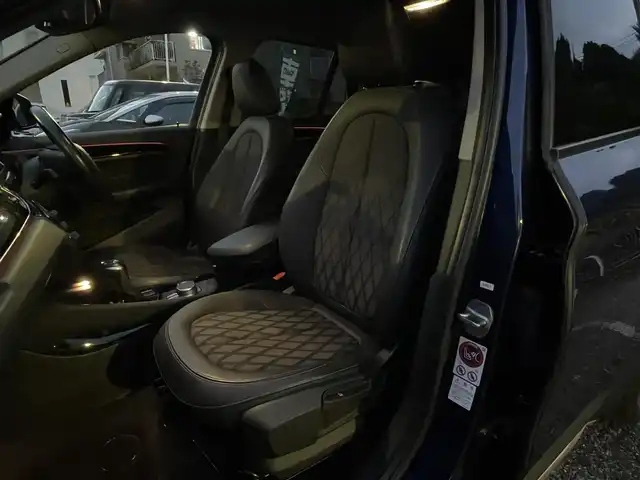 ＢＭＷ Ｘ１ 埼玉県 2016(平28)年 5万km 紺 インテリジェントセーフティ/ハーフレザーシート/純正ナビ/バックカメラ/パワーバックドア/LEDヘッドライト/純正18インチアルミ/PDC/ETC/プッシュスタート/スマートキー/保証書付整備手帳/取扱説明書
