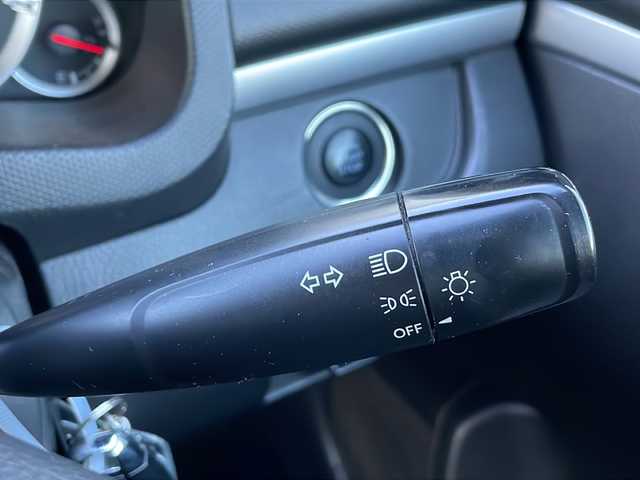 スズキ スイフト XG 富山県 2013(平25)年 5.9万km スノーホワイトパール 禁煙車/社外ＳＤナビ/バックカメラ/フルセグＴＶ/CD・DVD/純正フロアマット/ハロゲンヘッドライト/スマートキー/プッシュスタート/盗難防止装置/横滑り防止装置/電動格納ミラー/パワーウィンドウ