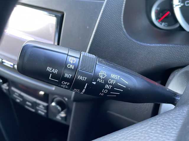 スズキ スイフト XG 富山県 2013(平25)年 5.9万km スノーホワイトパール 禁煙車/社外ＳＤナビ/バックカメラ/フルセグＴＶ/CD・DVD/純正フロアマット/ハロゲンヘッドライト/スマートキー/プッシュスタート/盗難防止装置/横滑り防止装置/電動格納ミラー/パワーウィンドウ