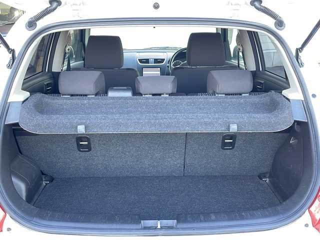 スズキ スイフト XG 富山県 2013(平25)年 5.9万km スノーホワイトパール 禁煙車/社外ＳＤナビ/バックカメラ/フルセグＴＶ/CD・DVD/純正フロアマット/ハロゲンヘッドライト/スマートキー/プッシュスタート/盗難防止装置/横滑り防止装置/電動格納ミラー/パワーウィンドウ