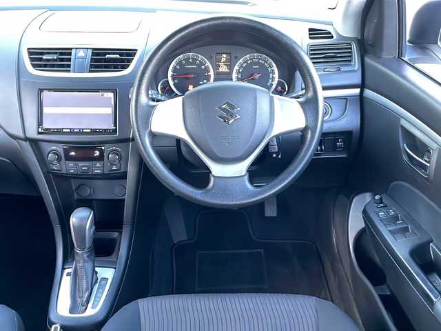 スズキ スイフト XG 富山県 2013(平25)年 5.9万km スノーホワイトパール 禁煙車/社外ＳＤナビ/バックカメラ/フルセグＴＶ/CD・DVD/純正フロアマット/ハロゲンヘッドライト/スマートキー/プッシュスタート/盗難防止装置/横滑り防止装置/電動格納ミラー/パワーウィンドウ