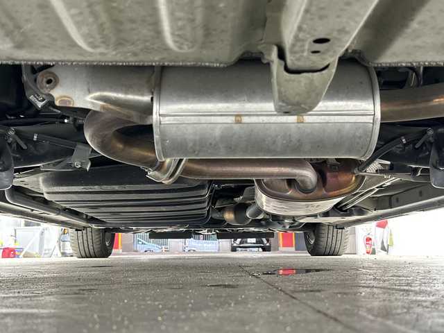 トヨタ ヴォクシー ZS 愛知県 2017(平29)年 4.6万km ブラック 禁煙車/純正9インチナビ/（CD/DVD/Bluetooth/フルセグTV）/バックカメラ/フリップダウンモニター/トヨタセーフティセンス/・プリクラッシュセーフティ/・オートマチックハイビーム/・レーンキープアシスト/クルーズコントロール/ETC/両側パワースライドドア/アイドリングストップ/純正16インチアルミホイール/スマートキー/スペアキー1本/プッシュスタート/LEDヘッドライト/フロントフォグランプ/純正フロアマット/電動格納ミラー/横滑り防止装置