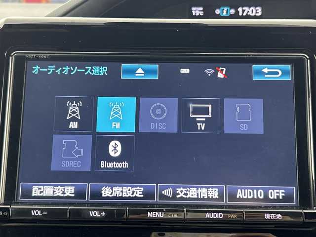 トヨタ ヴォクシー ZS 愛知県 2017(平29)年 4.6万km ブラック 禁煙車/純正9インチナビ/（CD/DVD/Bluetooth/フルセグTV）/バックカメラ/フリップダウンモニター/トヨタセーフティセンス/・プリクラッシュセーフティ/・オートマチックハイビーム/・レーンキープアシスト/クルーズコントロール/ETC/両側パワースライドドア/アイドリングストップ/純正16インチアルミホイール/スマートキー/スペアキー1本/プッシュスタート/LEDヘッドライト/フロントフォグランプ/純正フロアマット/電動格納ミラー/横滑り防止装置