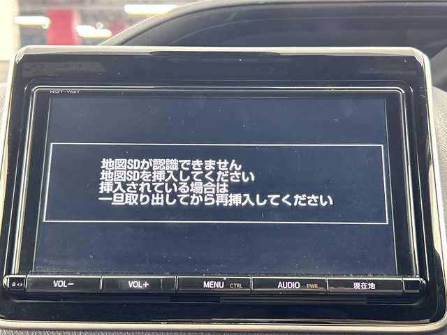 トヨタ ヴォクシー ZS 愛知県 2017(平29)年 4.6万km ブラック 禁煙車/純正9インチナビ/（CD/DVD/Bluetooth/フルセグTV）/バックカメラ/フリップダウンモニター/トヨタセーフティセンス/・プリクラッシュセーフティ/・オートマチックハイビーム/・レーンキープアシスト/クルーズコントロール/ETC/両側パワースライドドア/アイドリングストップ/純正16インチアルミホイール/スマートキー/スペアキー1本/プッシュスタート/LEDヘッドライト/フロントフォグランプ/純正フロアマット/電動格納ミラー/横滑り防止装置