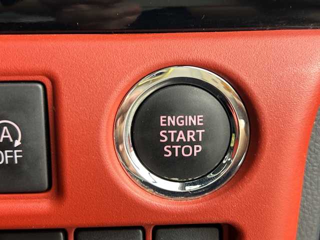 トヨタ ヴォクシー ZS 愛知県 2017(平29)年 4.6万km ブラック 禁煙車/純正9インチナビ/（CD/DVD/Bluetooth/フルセグTV）/バックカメラ/フリップダウンモニター/トヨタセーフティセンス/・プリクラッシュセーフティ/・オートマチックハイビーム/・レーンキープアシスト/クルーズコントロール/ETC/両側パワースライドドア/アイドリングストップ/純正16インチアルミホイール/スマートキー/スペアキー1本/プッシュスタート/LEDヘッドライト/フロントフォグランプ/純正フロアマット/電動格納ミラー/横滑り防止装置