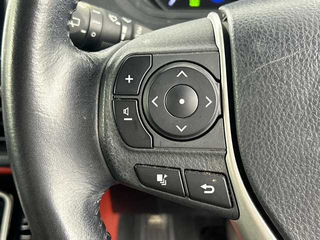 トヨタ ヴォクシー ZS 愛知県 2017(平29)年 4.6万km ブラック 禁煙車/純正9インチナビ/（CD/DVD/Bluetooth/フルセグTV）/バックカメラ/フリップダウンモニター/トヨタセーフティセンス/・プリクラッシュセーフティ/・オートマチックハイビーム/・レーンキープアシスト/クルーズコントロール/ETC/両側パワースライドドア/アイドリングストップ/純正16インチアルミホイール/スマートキー/スペアキー1本/プッシュスタート/LEDヘッドライト/フロントフォグランプ/純正フロアマット/電動格納ミラー/横滑り防止装置