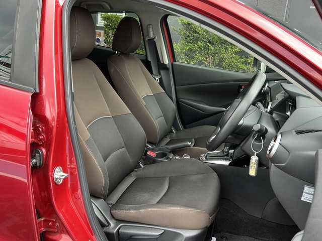 マツダ マツダ２ 15S プロアクティブ 広島県 2019(令1)年 7.3万km ソウルレッドクリスタルM 禁煙車/ＣＤ／ＤＶＤプレーヤー/地上デジタルＴＶチューナー（フルセグ）/シャークフィンアンテナ（ラジオ用）/３６０°ビュー・モニター/フロントパーキングセンサー（センター／コーナー）/自動防眩ルームミラー/セーフティクルーズパッケージ/・スマート・ブレーキ・サポート/・レーンキープ・アシスト・システム/・アダプティブ・ＬＥＤ・ヘッドライト＋ヘッドランプユニット内シグネクチャーＬＥＤランプ/・ステアリングスイッチパネル加飾（サテンクロームメッキ）/・マツダ・レーダー・クルーズ・コントロール［全車速追従機能付］/SBS/SCBS /交通標識認識/HUD/BSM/マツダコネクトナビ/・Bluetooth/USB/AUX/ステアリングスイッチ/オートライト/ドアバイザー/ETC