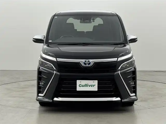 トヨタ ヴォクシー ハイブリッド ZS 煌Ⅲ 福岡県 2021(令3)年 5.6万km ブラック 純正１０インチナビ／フルセグＴＶ／ＢＴ　/両側パワースライドドア　/ＥＴＣ　/ドライブレコーダー　/バックカメラ　/クルーズコントロール　/衝突被害軽減システム　/レーンキープ　/コーナーセンサー　/シートヒーター