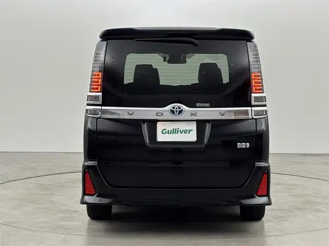 トヨタ ヴォクシー ハイブリッド ZS 煌Ⅲ 福岡県 2021(令3)年 5.6万km ブラック 純正１０インチナビ／フルセグＴＶ／ＢＴ　/両側パワースライドドア　/ＥＴＣ　/ドライブレコーダー　/バックカメラ　/クルーズコントロール　/衝突被害軽減システム　/レーンキープ　/コーナーセンサー　/シートヒーター