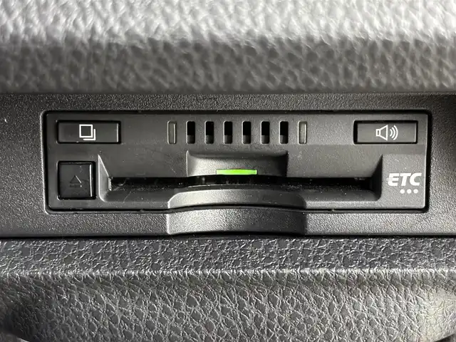 トヨタ ヴォクシー ハイブリッド ZS 煌Ⅲ 福岡県 2021(令3)年 5.6万km ブラック 純正１０インチナビ／フルセグＴＶ／ＢＴ　/両側パワースライドドア　/ＥＴＣ　/ドライブレコーダー　/バックカメラ　/クルーズコントロール　/衝突被害軽減システム　/レーンキープ　/コーナーセンサー　/シートヒーター