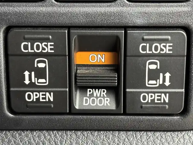 トヨタ ヴォクシー ハイブリッド ZS 煌Ⅲ 福岡県 2021(令3)年 5.6万km ブラック 純正１０インチナビ／フルセグＴＶ／ＢＴ　/両側パワースライドドア　/ＥＴＣ　/ドライブレコーダー　/バックカメラ　/クルーズコントロール　/衝突被害軽減システム　/レーンキープ　/コーナーセンサー　/シートヒーター