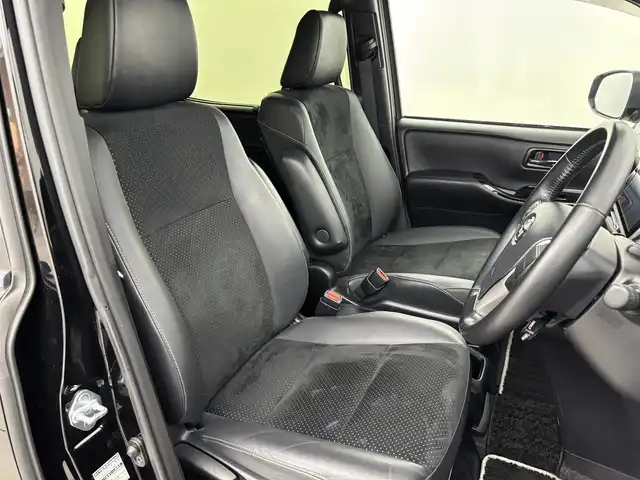 トヨタ ヴォクシー ハイブリッド ZS 煌Ⅲ 福岡県 2021(令3)年 5.6万km ブラック 純正１０インチナビ／フルセグＴＶ／ＢＴ　/両側パワースライドドア　/ＥＴＣ　/ドライブレコーダー　/バックカメラ　/クルーズコントロール　/衝突被害軽減システム　/レーンキープ　/コーナーセンサー　/シートヒーター