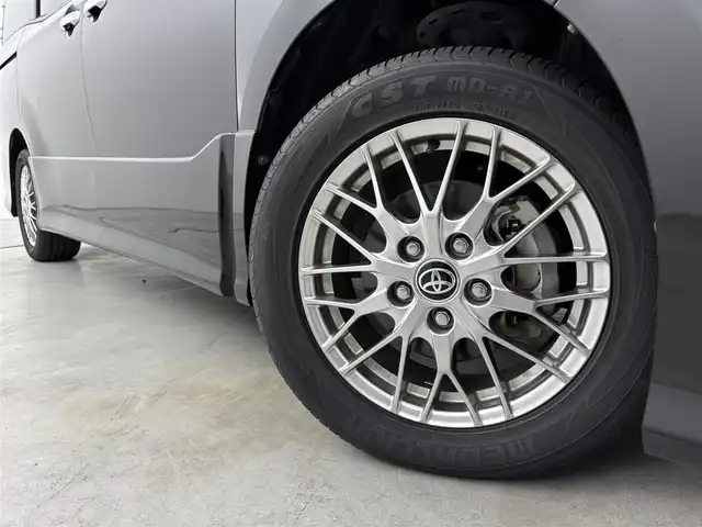 トヨタ ヴォクシー ハイブリッド ZS 煌Ⅲ 福岡県 2021(令3)年 5.6万km ブラック 純正１０インチナビ／フルセグＴＶ／ＢＴ　/両側パワースライドドア　/ＥＴＣ　/ドライブレコーダー　/バックカメラ　/クルーズコントロール　/衝突被害軽減システム　/レーンキープ　/コーナーセンサー　/シートヒーター