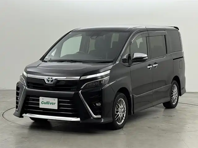 トヨタ ヴォクシー ハイブリッド ZS 煌Ⅲ 福岡県 2021(令3)年 5.6万km ブラック 純正１０インチナビ／フルセグＴＶ／ＢＴ　/両側パワースライドドア　/ＥＴＣ　/ドライブレコーダー　/バックカメラ　/クルーズコントロール　/衝突被害軽減システム　/レーンキープ　/コーナーセンサー　/シートヒーター