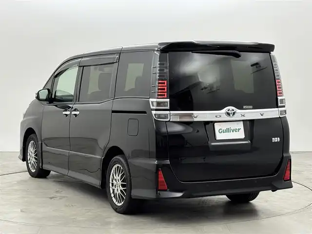 トヨタ ヴォクシー ハイブリッド ZS 煌Ⅲ 福岡県 2021(令3)年 5.6万km ブラック 純正１０インチナビ／フルセグＴＶ／ＢＴ　/両側パワースライドドア　/ＥＴＣ　/ドライブレコーダー　/バックカメラ　/クルーズコントロール　/衝突被害軽減システム　/レーンキープ　/コーナーセンサー　/シートヒーター