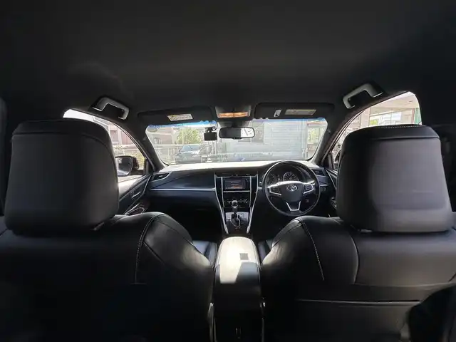 トヨタ ハリアー プレミアム 兵庫県 2015(平27)年 13.1万km ブラック 純正メモリーナビ(NSZN-W64T)/フルセグTV/CD/DVD/Bluetooth/FM/AM/バックカメラ/ビルトインETC/前後ドライブレコーダー(ZDR-015)/レーンディパーチャーアラート/オートマチックハイビーム/クルーズコントロール/ステアリングスイッチ/パワーバックドア/ハーフレザーシート/LEDヘッドライト/フォグランプ/オートライト/電格ミラー/MTモード付きAT/D席パワーシート/プッシュスタート/アイドリングストップ/横滑り防止装置/純正フロアマット/スペアキー1本/新車時保証書/取扱説明書