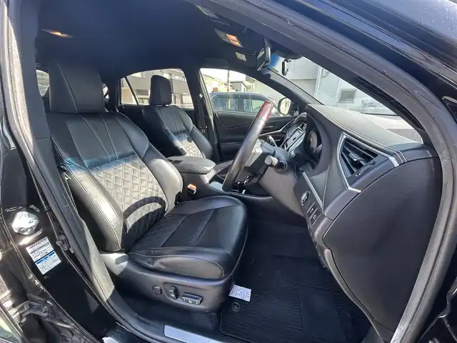 トヨタ ハリアー プレミアム 兵庫県 2015(平27)年 13.1万km ブラック 純正メモリーナビ(NSZN-W64T)/フルセグTV/CD/DVD/Bluetooth/FM/AM/バックカメラ/ビルトインETC/前後ドライブレコーダー(ZDR-015)/レーンディパーチャーアラート/オートマチックハイビーム/クルーズコントロール/ステアリングスイッチ/パワーバックドア/ハーフレザーシート/LEDヘッドライト/フォグランプ/オートライト/電格ミラー/MTモード付きAT/D席パワーシート/プッシュスタート/アイドリングストップ/横滑り防止装置/純正フロアマット/スペアキー1本/新車時保証書/取扱説明書