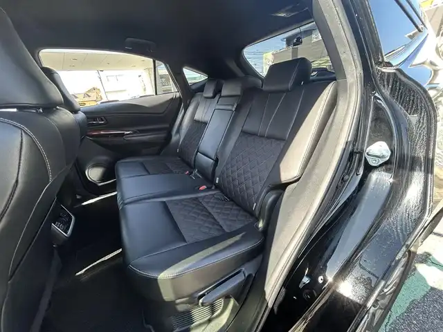 トヨタ ハリアー プレミアム 兵庫県 2015(平27)年 13.1万km ブラック 純正メモリーナビ(NSZN-W64T)/フルセグTV/CD/DVD/Bluetooth/FM/AM/バックカメラ/ビルトインETC/前後ドライブレコーダー(ZDR-015)/レーンディパーチャーアラート/オートマチックハイビーム/クルーズコントロール/ステアリングスイッチ/パワーバックドア/ハーフレザーシート/LEDヘッドライト/フォグランプ/オートライト/電格ミラー/MTモード付きAT/D席パワーシート/プッシュスタート/アイドリングストップ/横滑り防止装置/純正フロアマット/スペアキー1本/新車時保証書/取扱説明書