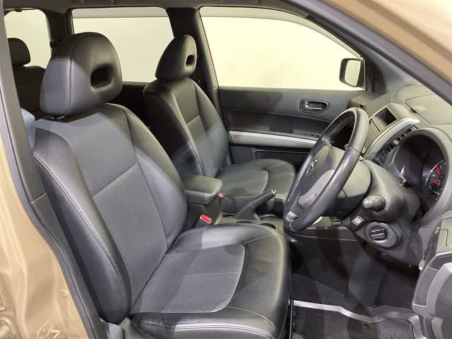 日産 エクストレイル 20GT S 愛媛県 2013(平25)年 12.9万km ベージュ MATブラックペイント（グリル　ミラー　アルミホイール等）/外装ベージュオールペイント//ディーゼルターボ/4WD/純正7型SDナビ(MC312D-A)/Bluetooth　フルセグＴＶ　DVD/バックカメラ/アドバンスドヒルディセントコントロール（速度設定機能付）/オートライトシステム/カブロンシート