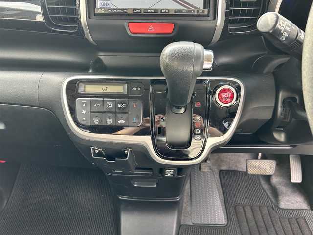 ホンダ Ｎ ＢＯＸ カスタム G ターボパッケージ 愛知県 2013(平25)年 8万km ポリッシュドメタルメタリック 【(株)IDOMが運営する【じしゃロン名古屋鳴海店】の自社ローン対象車両になります。こちらは現金ご利用時の価格です。自社ローンご希望の方は別途その旨お申付け下さい。】/ワンオーナー/社外ナビ/（ＦＭ／ＡＭ／ＣＤ／ＤＶＤ／フルセグＴＶ）/バックカメラ/禁煙車/両側パワースライドドア/クルーズコントロール/パドルシフト/盗難防止装置/ベンチシート/純正フロアマット/AUTOライト/フォグランプ/横滑り防止装置/プッシュスタート/12V180W/ドアバイザー