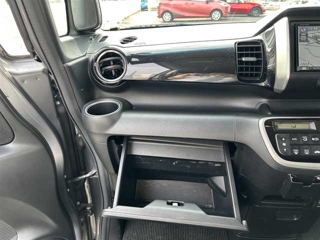 ホンダ Ｎ ＢＯＸ カスタム G ターボパッケージ 愛知県 2013(平25)年 8万km ポリッシュドメタルメタリック 【(株)IDOMが運営する【じしゃロン名古屋鳴海店】の自社ローン対象車両になります。こちらは現金ご利用時の価格です。自社ローンご希望の方は別途その旨お申付け下さい。】/ワンオーナー/社外ナビ/（ＦＭ／ＡＭ／ＣＤ／ＤＶＤ／フルセグＴＶ）/バックカメラ/禁煙車/両側パワースライドドア/クルーズコントロール/パドルシフト/盗難防止装置/ベンチシート/純正フロアマット/AUTOライト/フォグランプ/横滑り防止装置/プッシュスタート/12V180W/ドアバイザー