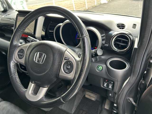 ホンダ Ｎ ＢＯＸ カスタム G ターボパッケージ 愛知県 2013(平25)年 8万km ポリッシュドメタルメタリック 【(株)IDOMが運営する【じしゃロン名古屋鳴海店】の自社ローン対象車両になります。こちらは現金ご利用時の価格です。自社ローンご希望の方は別途その旨お申付け下さい。】/ワンオーナー/社外ナビ/（ＦＭ／ＡＭ／ＣＤ／ＤＶＤ／フルセグＴＶ）/バックカメラ/禁煙車/両側パワースライドドア/クルーズコントロール/パドルシフト/盗難防止装置/ベンチシート/純正フロアマット/AUTOライト/フォグランプ/横滑り防止装置/プッシュスタート/12V180W/ドアバイザー