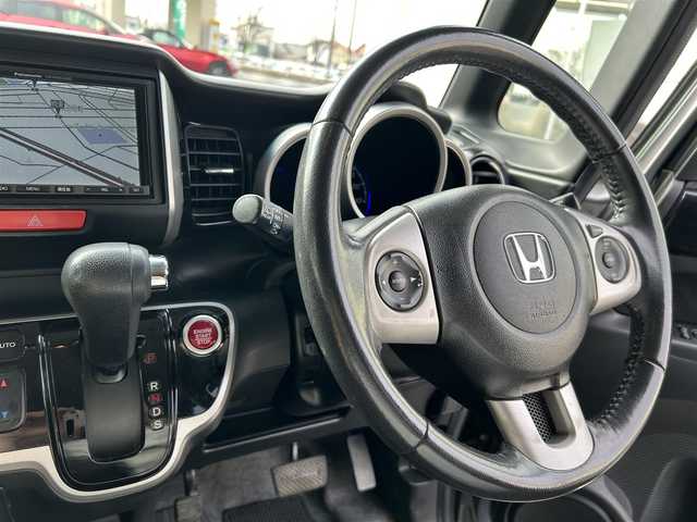 ホンダ Ｎ ＢＯＸ カスタム G ターボパッケージ 愛知県 2013(平25)年 8万km ポリッシュドメタルメタリック 【(株)IDOMが運営する【じしゃロン名古屋鳴海店】の自社ローン対象車両になります。こちらは現金ご利用時の価格です。自社ローンご希望の方は別途その旨お申付け下さい。】/ワンオーナー/社外ナビ/（ＦＭ／ＡＭ／ＣＤ／ＤＶＤ／フルセグＴＶ）/バックカメラ/禁煙車/両側パワースライドドア/クルーズコントロール/パドルシフト/盗難防止装置/ベンチシート/純正フロアマット/AUTOライト/フォグランプ/横滑り防止装置/プッシュスタート/12V180W/ドアバイザー