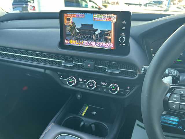 ホンダ ＺＲ－Ｖ ハイブリッド e:HEV Z 東京都 2024(令6)年 0.7万km クリスタルブラックパール ワンオーナー/Honda SENSING/・衝突軽減ブレーキ/・先行車発進お知らせ機能/・歩行者事故低減ステアリング/・路外逸脱抑制機能/・標識認識機能/・渋滞追従機能付アダプティブクルーズコントロール/・車線維持支援システム/・トラフィックジャムアシスト/・ブラインドスポットインフォメーション/・誤発進抑制機能/・後方誤発進抑制機能/・近距離衝突軽減ブレーキ/・パーキングセンサーシステム/・後退出庫サポート（タイプ別設定）/・オートハイビーム/・アダプティブドライビングビーム（タイプ別設定）/レーンアシスト/マルチビューカメラシステム/バックカメラ/Honda CONNECTディスプレー/・Bluetooth/TV/USB/Apple CarPlay/Android Auto/BOSEプレミアムサウンドシステム/盗難防止装置/衝突被害軽減システム/横滑り防止装置/ダウンヒルアシストコントロール/コーナーセンサー/純正18インチアルミホイール/電動リアゲート/パワーシート/シートヒーター/ワイヤレス充電器/ETC/取扱説明書/保証書/スペアキー1本