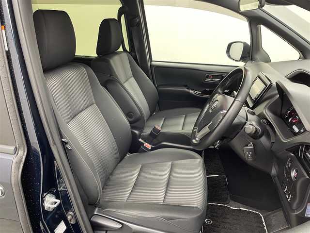 トヨタ ヴォクシー ZS 煌Ⅱ 埼玉県 2019(令1)年 4.7万km ブラッキッシュアゲハガラスフレーク ＴＲＤエアロ　純正ナビ　バックカメラ　ビルトインＥＴＣ２．０　クルーズコントロール　セーフティセンス　両側パワースライドドア　純正アルミホイール　スマートキー　オートハイビーム　ＬＥＤヘッドライト